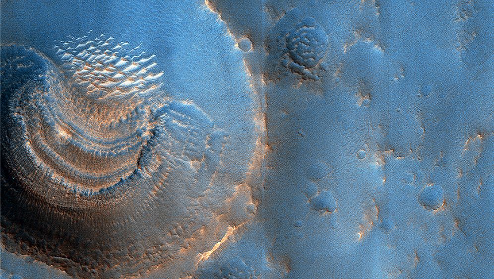 Neobični tragovi u kraterima na Marsu