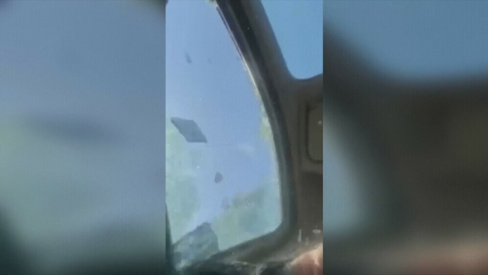 Bačen kamen na automobil novinarske ekipe iz Prištine - 3