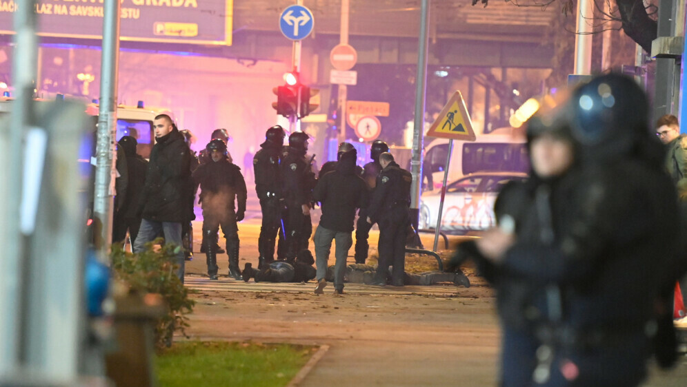 Navijači se u Zagrebu sukobili s policijom - 9