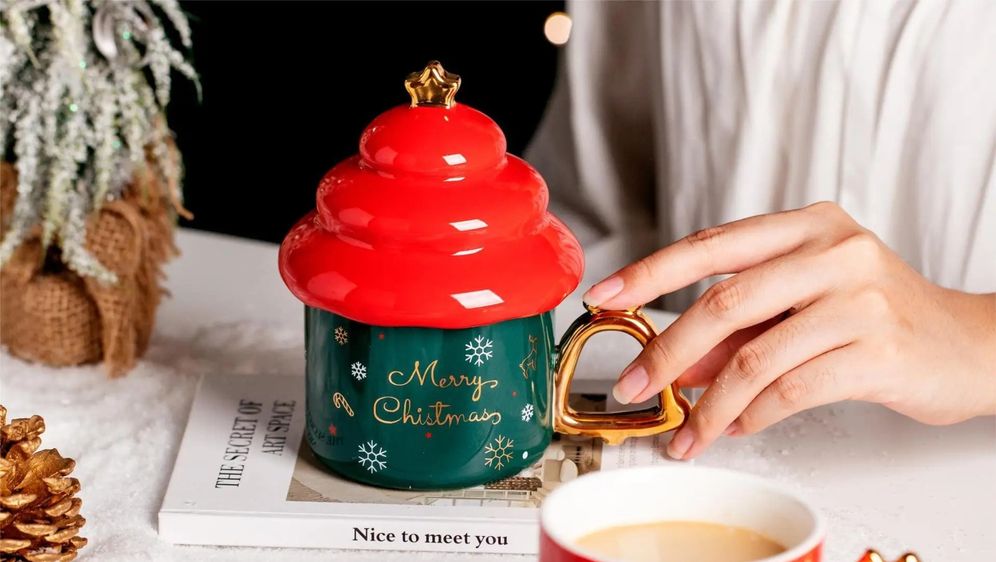 Božićna šalica s poklopcem