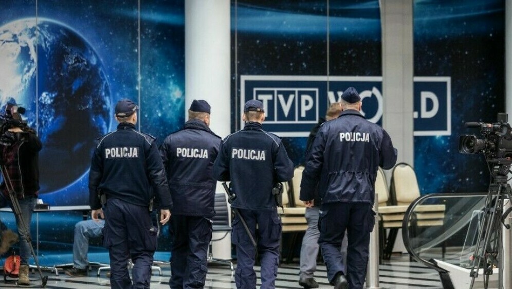 Poljska policija u prostorima javne televizije