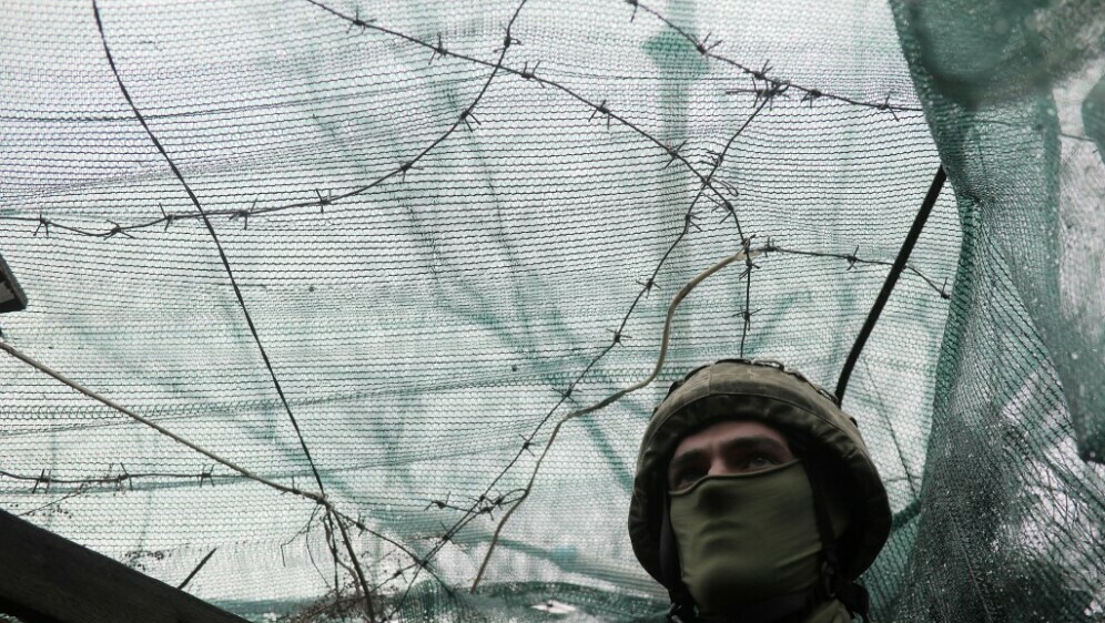 Ukrajinski vojnik na položajima kod Marjinke