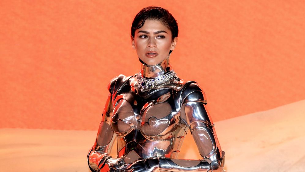 Zendaya u Muglerovom robotskom odijelu