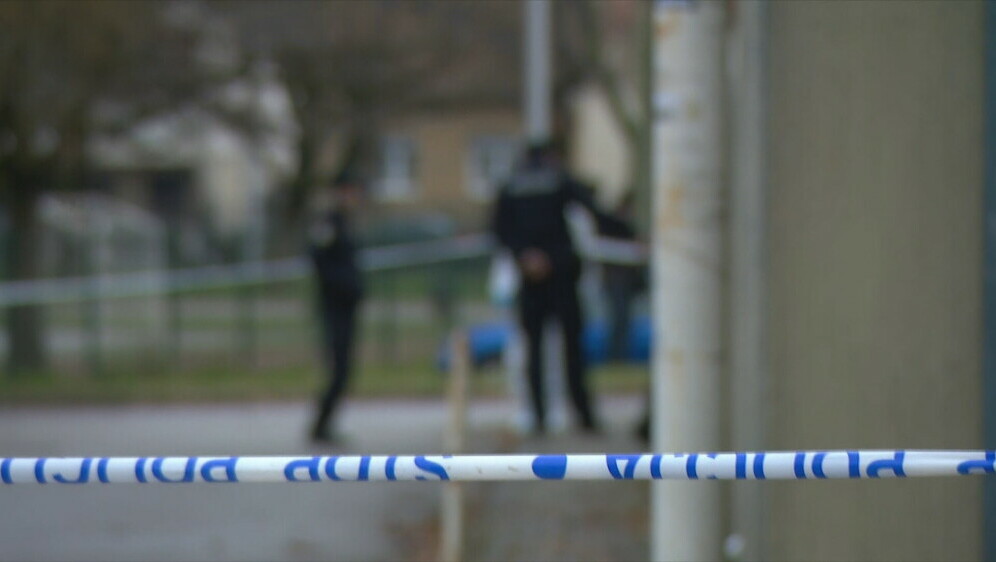 Policija ispred škole - 2