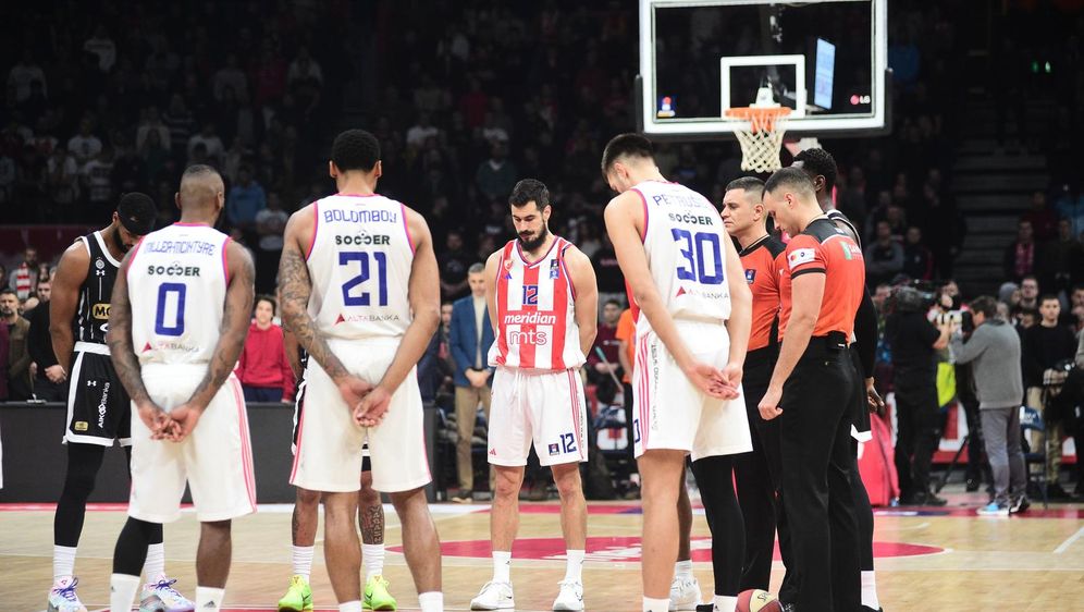 Minuta šutnje na utakmici Crvena zvezda - Partizan