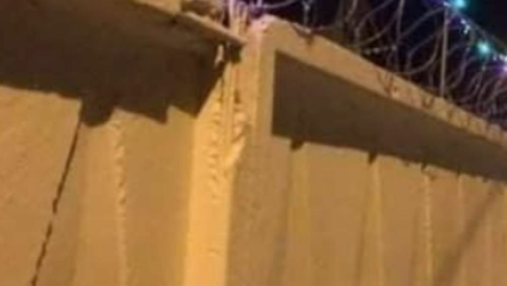 Ukrasi na bodljikavoj žici zatvora