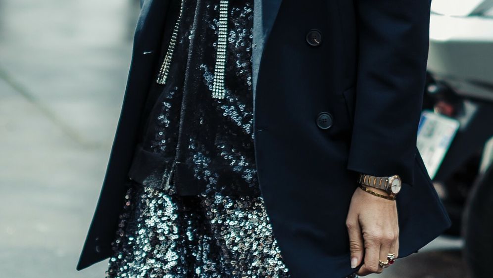 Duge suknje sa šljokicama popularan su izbor svakog prosinca