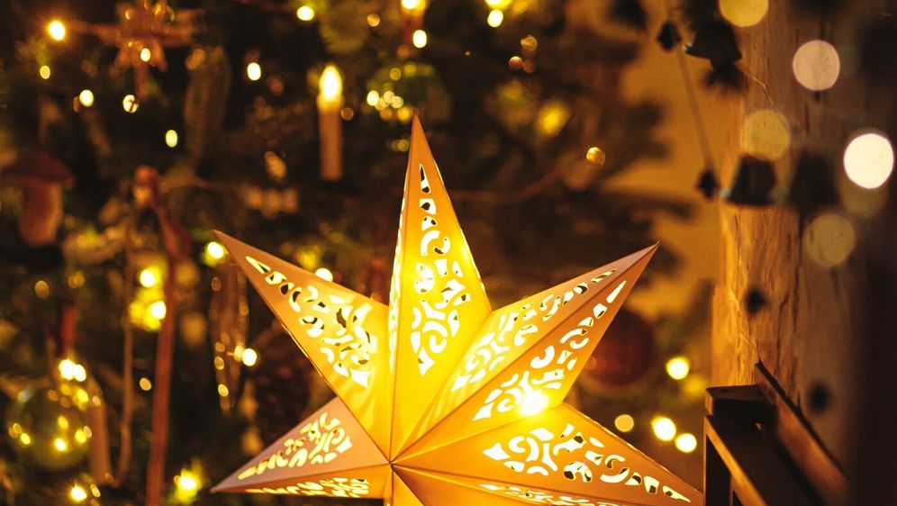 Ljubiteljima lampice možete pokloniti i efektnu lanternu ili stolnu lampu