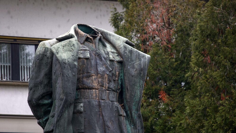 Ukradena glava s kipa Josipa Broza Tita