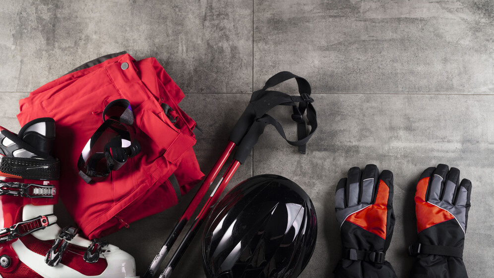 Kako se piše: skioprema ili ski oprema