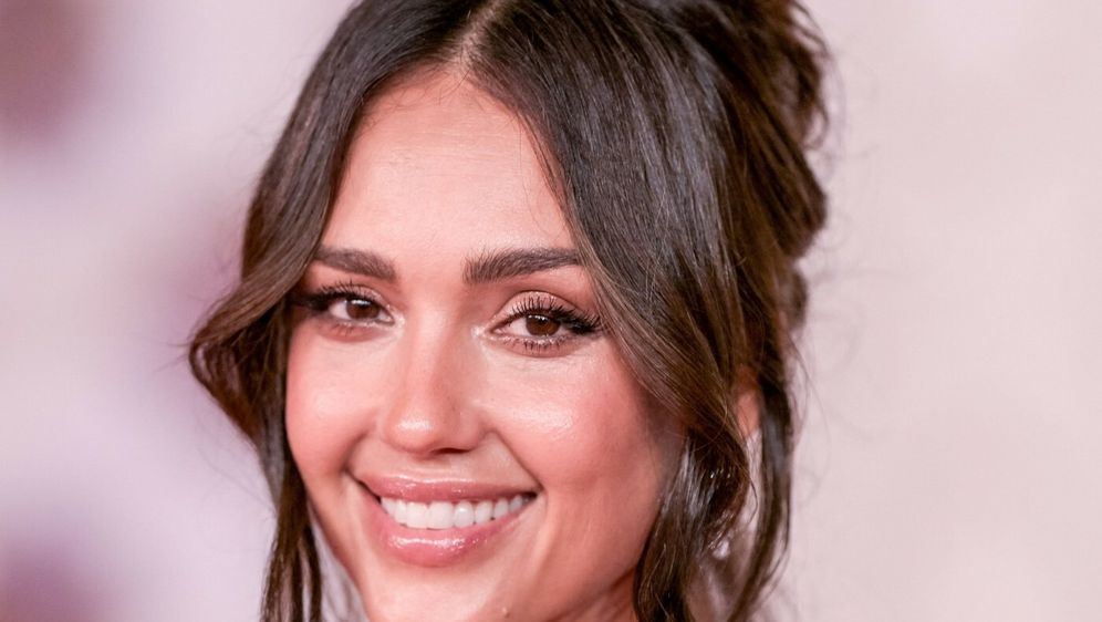 Jessica Alba u haljini Elieja Saaba u Saudijskoj Arabiji - 1