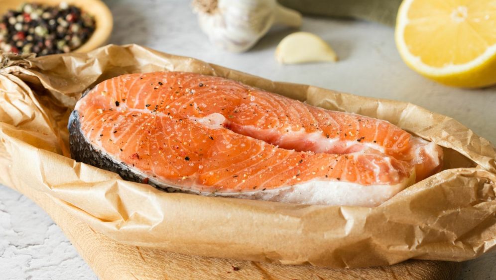 Paketić s lososom i kremastim porilukom