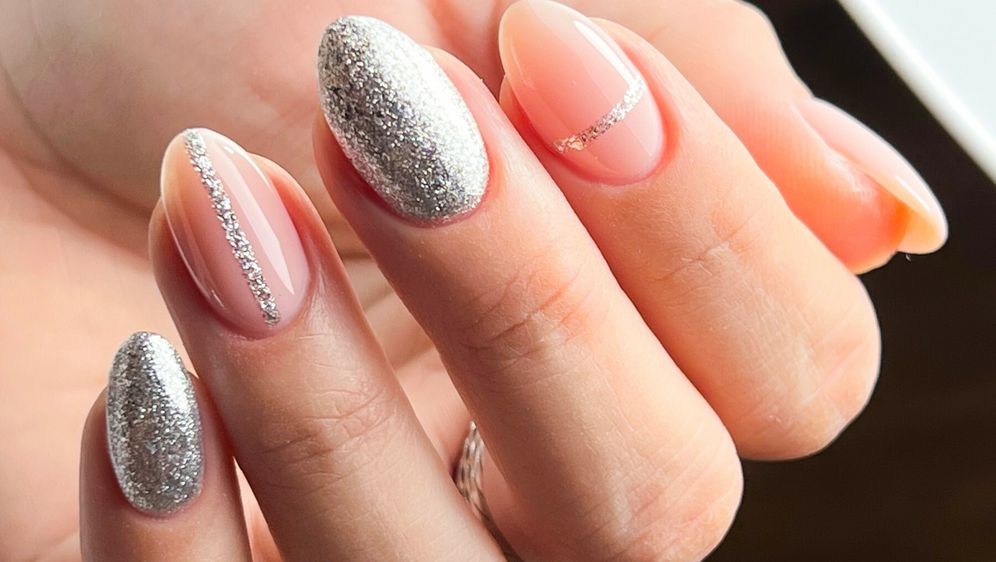 U blagdansko vrijeme mnogi vole šljokice na noktima