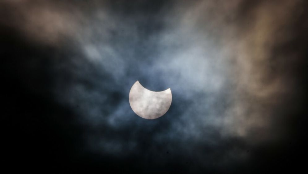 Djelomična pomrčina Sunca, arhiva