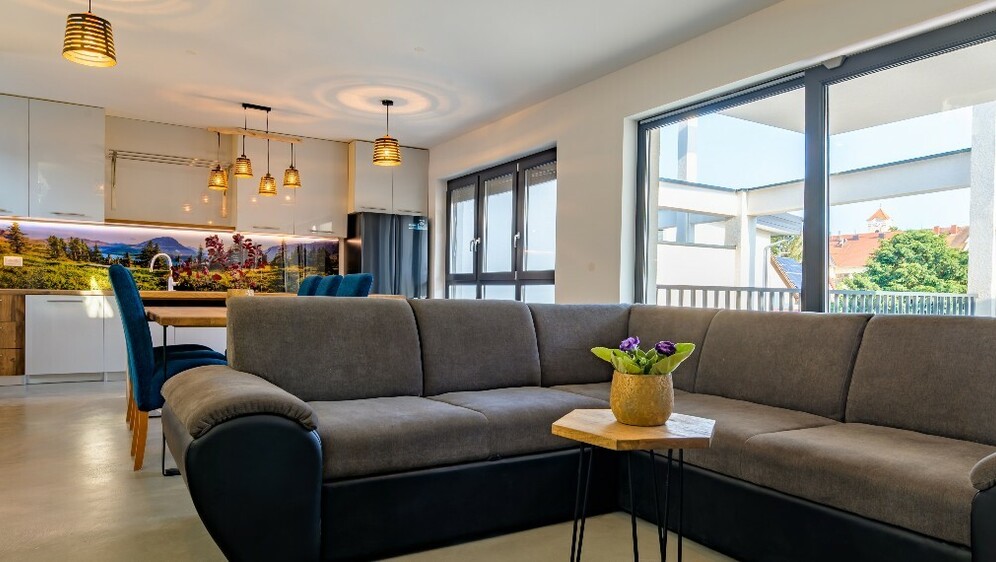 Prostrani open-space dnevni boravak za obiteljska druženja