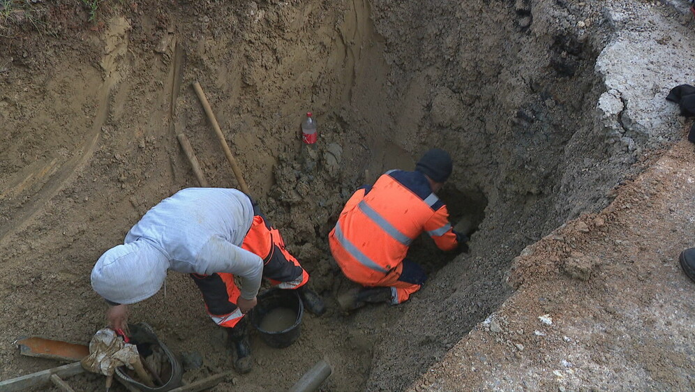 Pucanje dotrajalih vodovodnih cijevi - 2