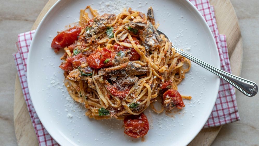 Tjestenina sa srdelama i rajčicom