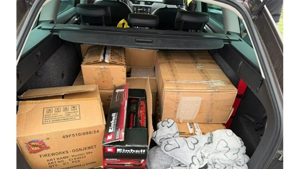 Policija pronašla pirotehniku kod vozača