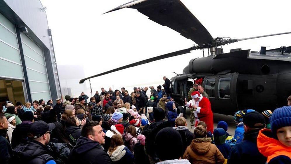 Piloti HRZ-a Black Hawkom spasili Djeda Božićnjaka - 4