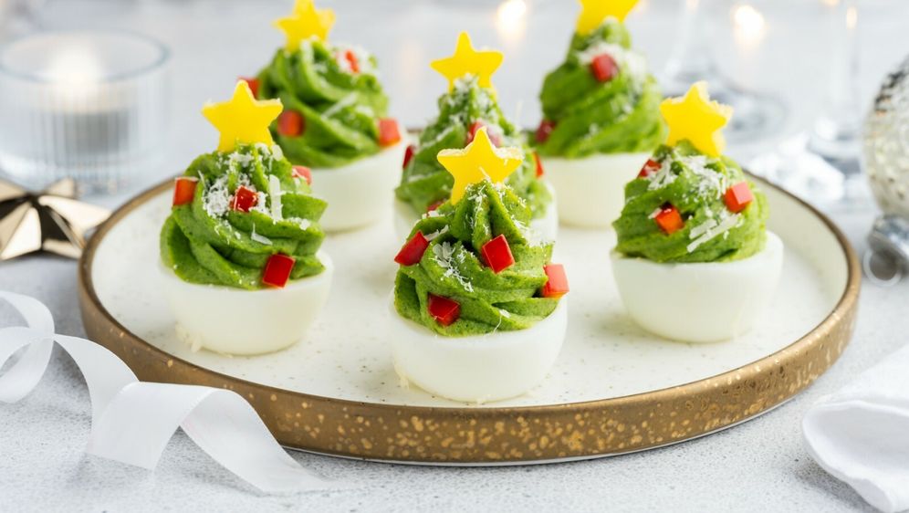 Punjena jaja u obliku božićnih drvaca
