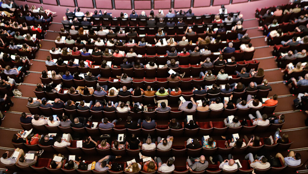 Kako se piše: auditorium ili auditorij
