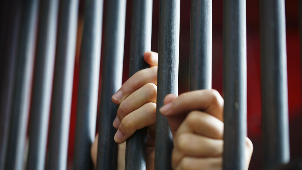 Ilustracija: Uhićena žena