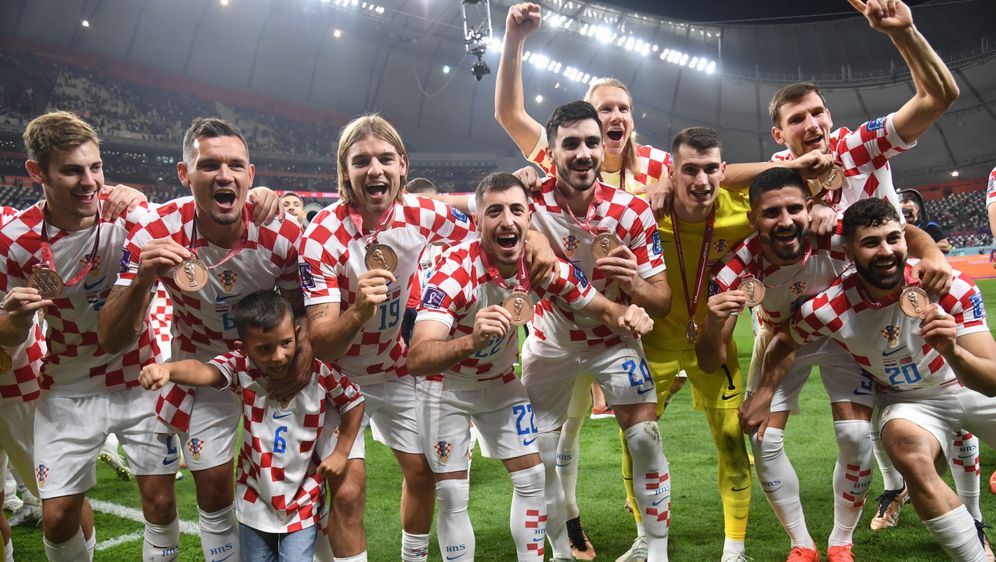 Hrvatska nogometna reprezentacija slavi broncu na SP-u Katru