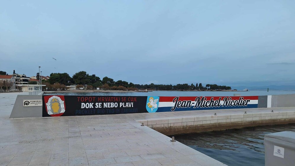 Uklonjen je dio murala u Supetru - 2