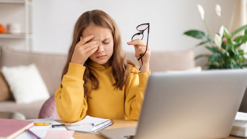 Dijete s naočalama, ilustracija