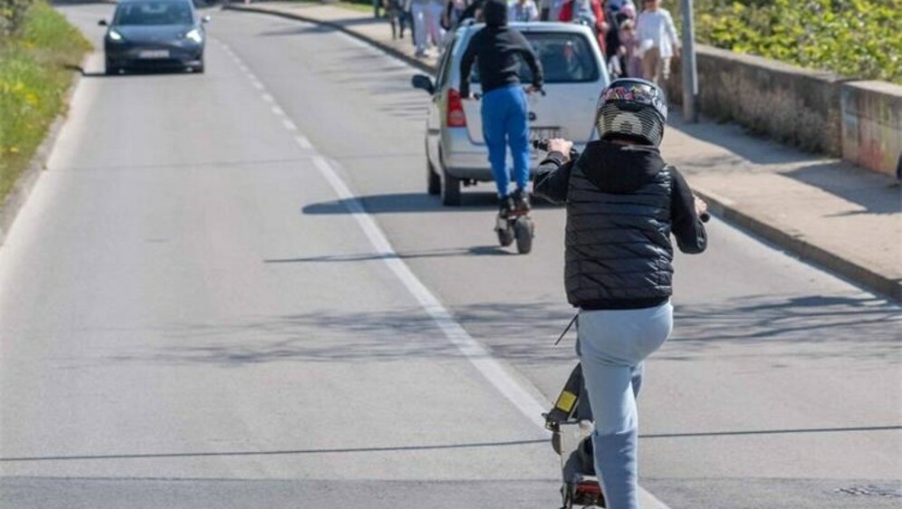 Električni romobil, ilustracija