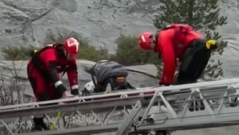 Pobješnjela rijeka poplavila obiteljski dom, spasioci uspjeli izvući bebu