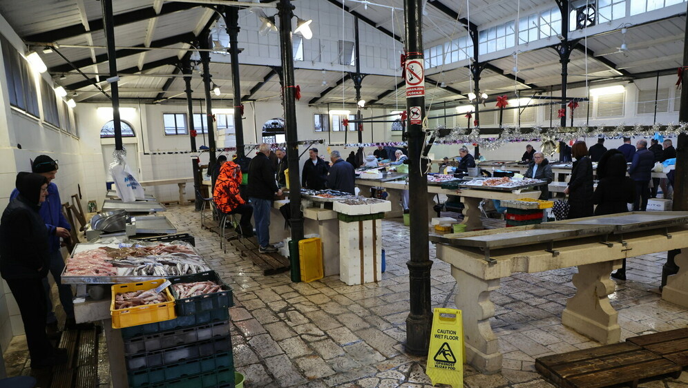 Ponuda u splitskoj ribarnici na Badnjak - 9