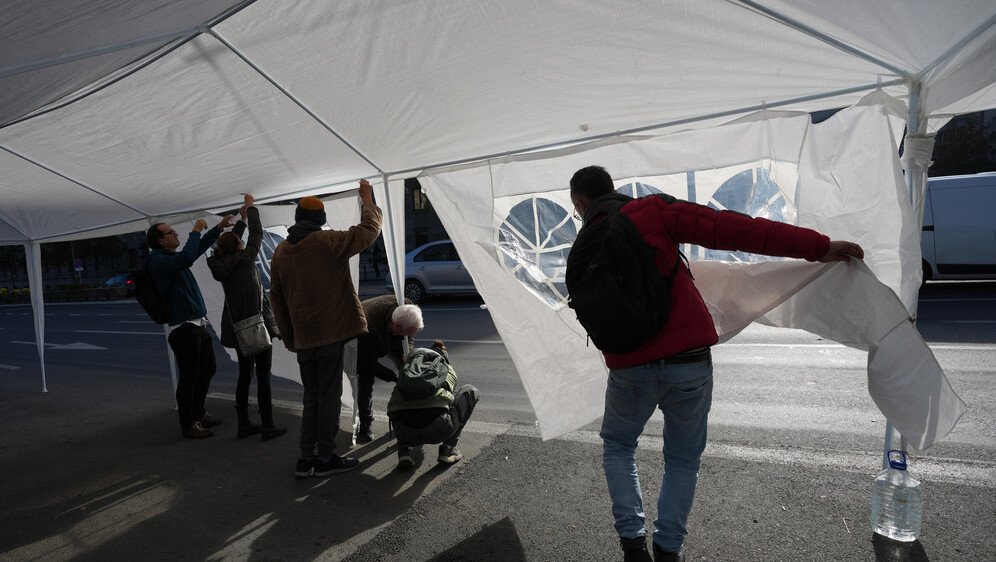 Postavljanje šatora u Beogradu