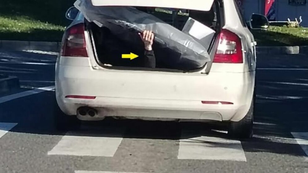 Putnik u prtljažniku