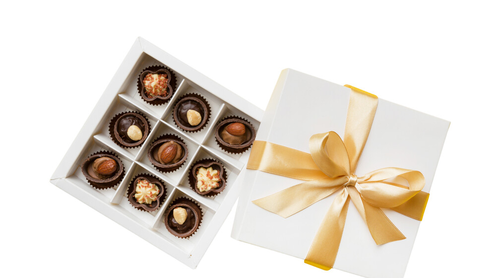 Kako se piše: bombonijera ili bombonjera