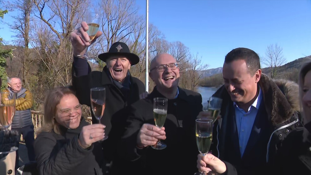 BROD NA KUPI: TRADICIONALNI SUSRET NA GRANICI - 2