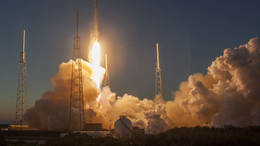 SpaceX lansirao satelit DSCOVR, ali nemirno more odgodilo je slijetanje Falcon 9