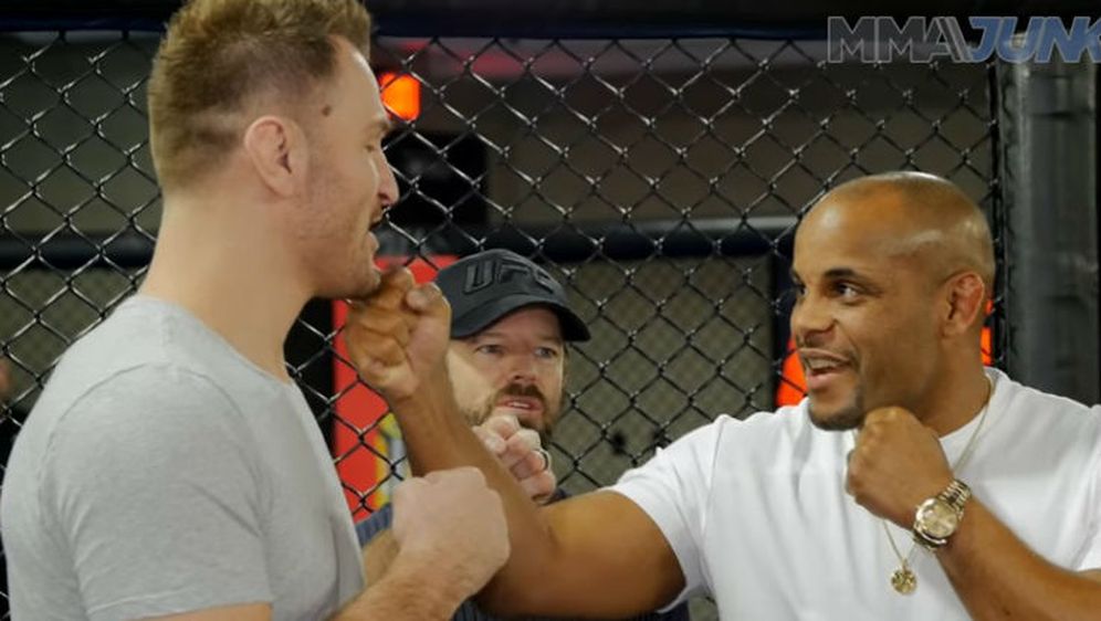 Stipe Miočić i Daniel Cormier (Screenshot YouTube)