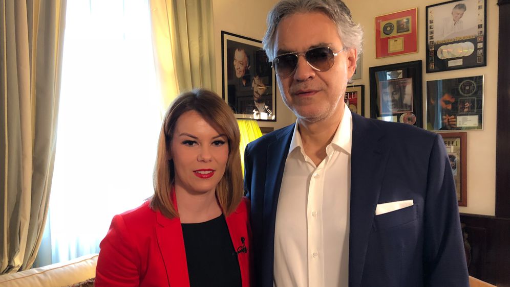 Andrea Bocelli i novinarka Nove TV Petra Fabian Kapov (Foto: PR) - 1