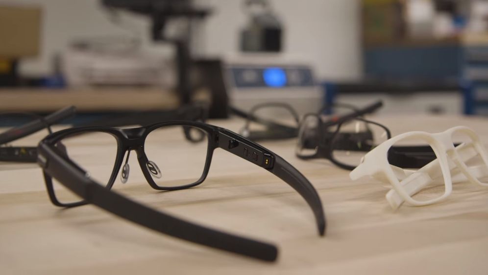 Intelove pametne naočale (Foto: Screenshot/YouTube)