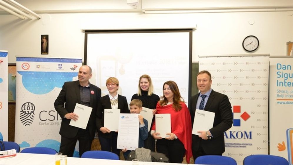 Potpisivanje Povelje (Foto: HAKOM)