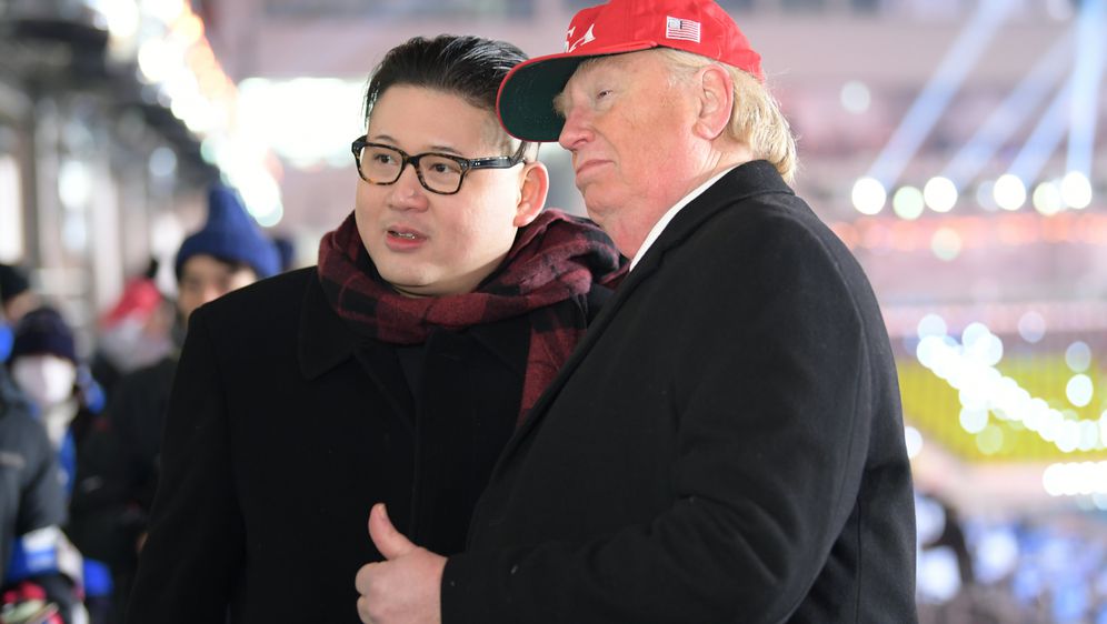 Dvojnici Donalda Trumpa i Kim Jong Una (Foto: AFP)