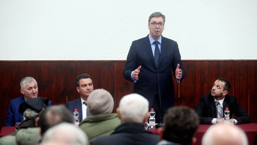 Aleksandar Vučić s građanima u Vrginmostu (Foto: Pixell)