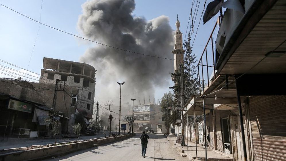 Ranjeni sirijski civil u napadima Asadovog režima na Gutu (Foto: AFP)