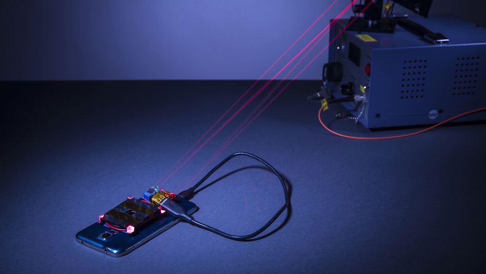 Bežično punjenje baterije (Foto: Mark Stone/University of Washington)