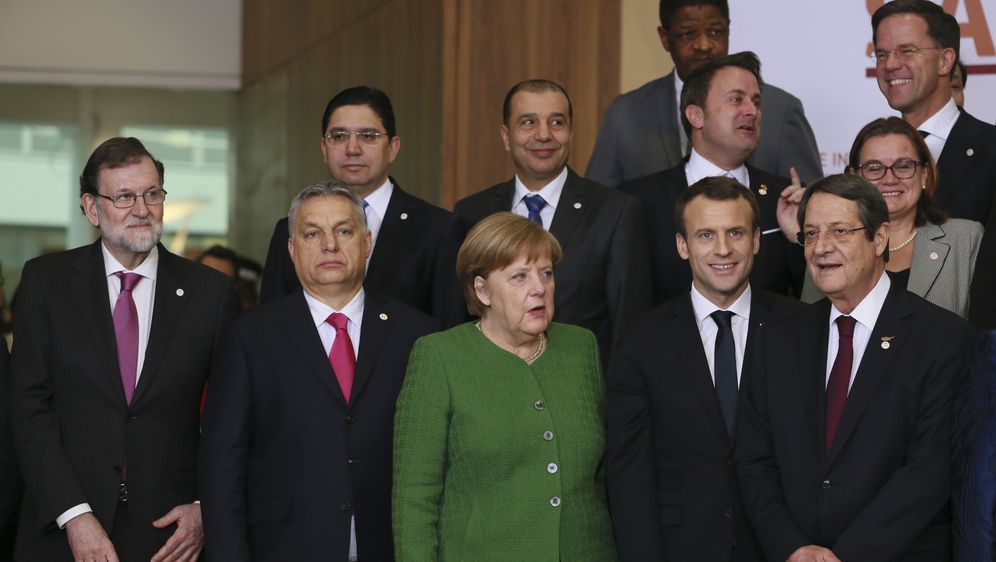 Vođe europskih država u sjedištu Europske komisije (Foto: AFP)