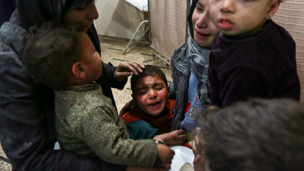 Iznimno velik broj djece stradava u bombardiranjima u Siriji (Foto: AFP) - 7