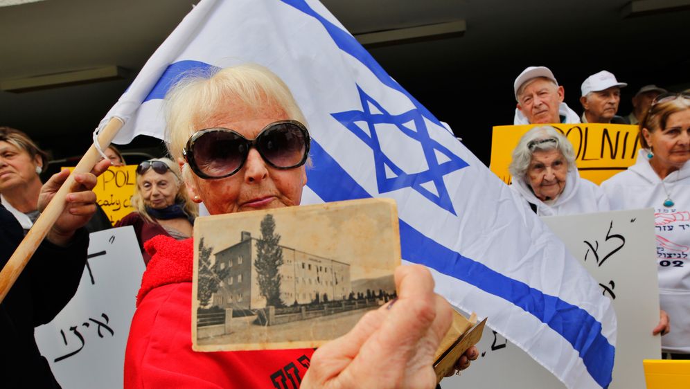 Prosvjed ispred poljskog veleposlanstva u Tel Avivu izazvan zakonom o holokaustu (Foto: AFP)