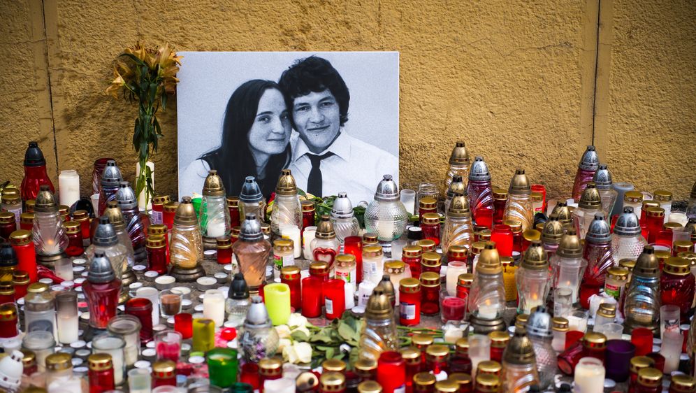 Bdijenje za novinara Jana Kuciaka i njegovu djevojku, koja je s njim ubijena (Foto: AFP)