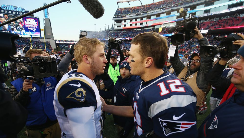 Jared Goff i Tom Brady (Foto: AFP)